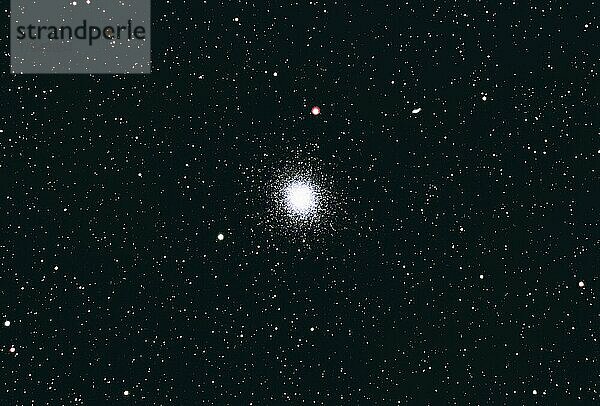 Sehr heller Kugelsternhaufen M13 im Sternbild Herkules  Messier 13  Bayern  Deutschland  Europa