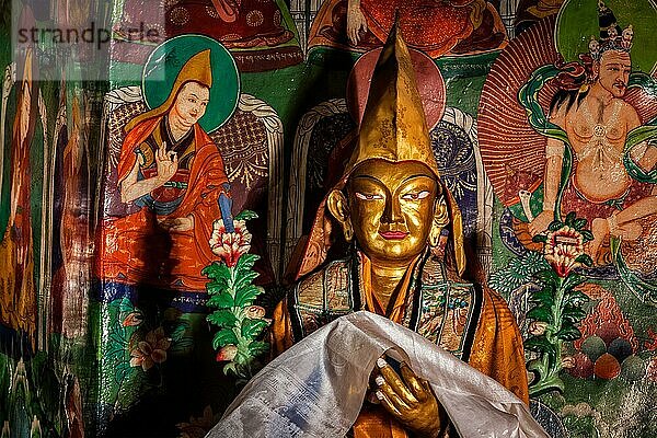 Statue von Je Tsongkhapa  dem Gründer der GelugpaSchule in Likir Gompa  einem tibetischbuddhistischen Kloster in Ladakh  Indien  Asien
