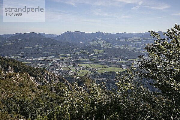 Blick auf die Salzach und Tauernautobahn  Österreich  Europa