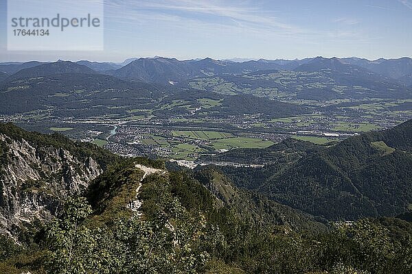 Blick auf die Salzach und Tauernautobahn  Österreich  Europa