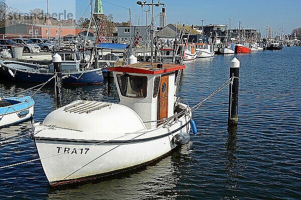 Fischkutter im Fischereihafen Travemünde  Schleswig-Holstein  Deutschland  Europa