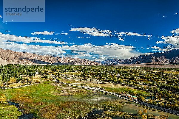 Das Indus-Tal vom Shey-Palast aus. Ladakh  Indien  Asien