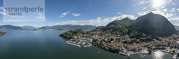 Panorama Drohnenaufnahme  Drohnenfoto vom Hafen in Laveno am Ufer des Lago Maggiore mit Alpenpanorama  Laveno-Mombello  Provinz Varese  Italien  Laveno-Mombello  Provinz Varese  Italien  Europa