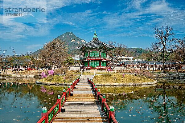 Hyangwonjeong Pavilion in Gyeongbokgung Palace  Seoul  South Korea