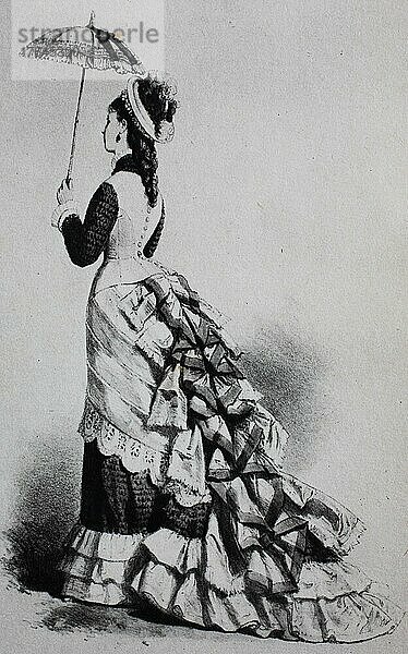 Frau  digital restaurierte Reproduktion einer Originalvorlage aus dem  die einen Cul de Paris oder ein Bustle trägt  eine Art Gestell  das dazu dient  die Fülle des Rückenteils eines Frauenkleides zu vergrößern oder den Faltenwurf zu stützen  vor allem Mitte bis Ende des 19. Jahrhunderts in Frankreich und Deutschland