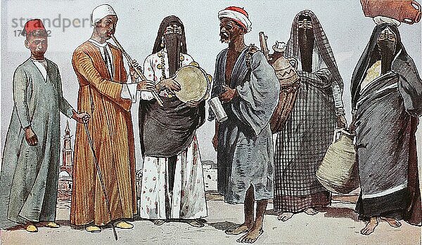 Kleidung  Mode in Afrika  Ägypten  von links  ein Diener  ein wanderndes Musikerpaar  ein Wasserverkäufer und zwei Frauen mit Gesichtsschleier beim Wasserholen  digital restaurierte Reproduktion einer Originalvorlage aus dem 19. Jahrhundert  Afrika