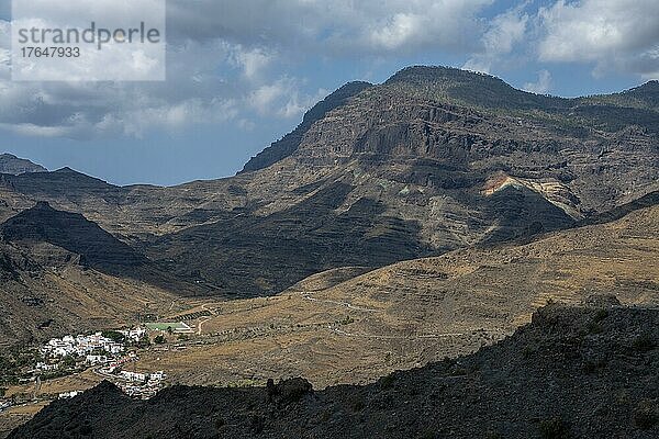 Bunte Felsschichten  Los Azulejos De Veneguera  bei Mogan  Gran Canaria