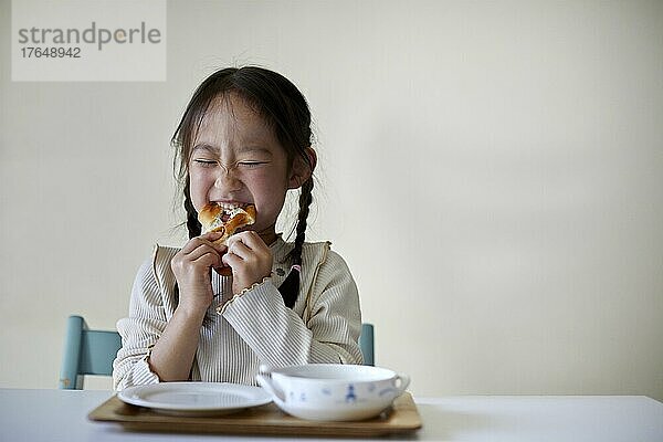 Japanese kid eating