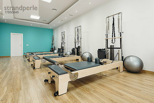 Reformer-Ausrüstung im Pilates-Studio