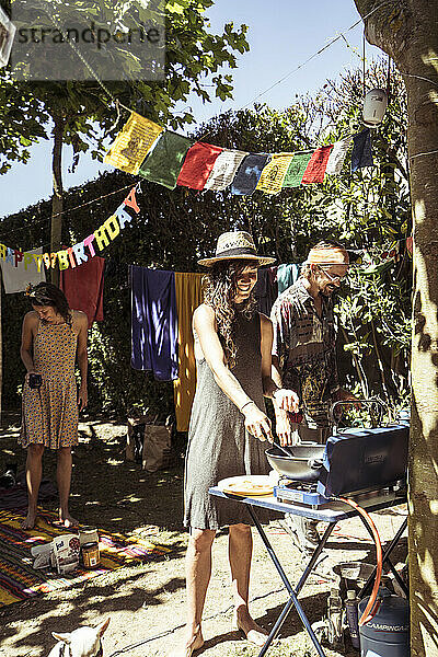 Outdoor-Camp  Kochen  Geburtstagsfeier  Picknick mit Freunden