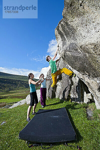 Bouldern an den RAC-Bouldern im Snowdonia-Nationalpark