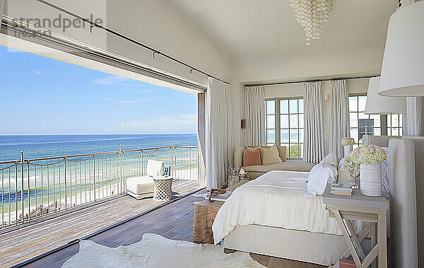 Schlafzimmer mit spektakulärer Aussicht auf den Golf von Mexiko