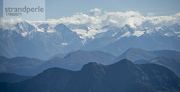 Alpenpanorama  Großvenediger und hohe Berge  Tirol  Österreich  Europa