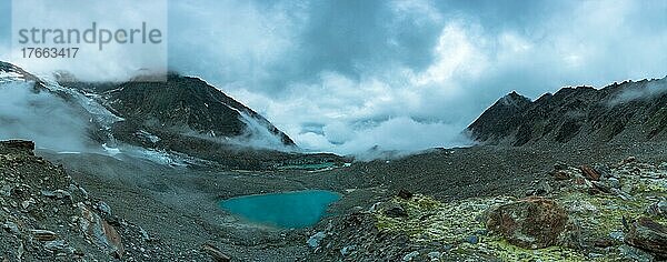 Grüebugletscher mit Gletschersee und Wolken  Kanton Wallis  Schweiz  Europa