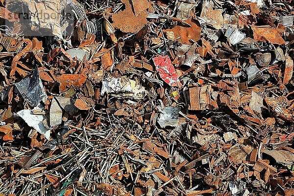 Schrottplatz  Altmetall zum Recycling  Alteisen  Metallschrott