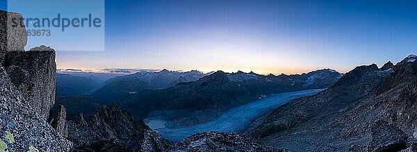 Rhonegletscher vom Klein Furkahorn nach Sonnenuntergang  Kanton Wallis  Schweiz  Europa