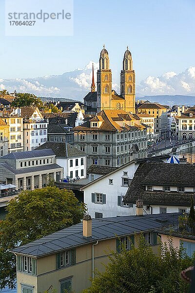 Grossmünster  Abendstimmung  Altstadt von Zürich  Schweiz  Europa