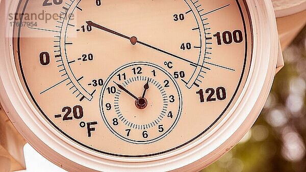 Rundes Thermometer  das über 110 Grad anzeigt