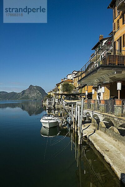 Häuser und Bootsanleger  Gandria  Lugano  Luganer See  Lago di Lugano  Tessin  Schweiz  Europa
