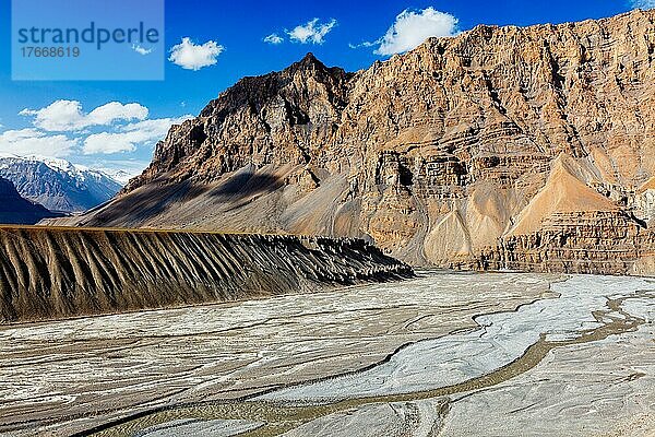 View of Spiti valley and Spiti river in Himalayas in Western Tibet  Spiti valley  Himachal Pradesh  India