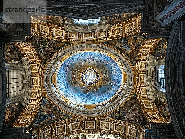 Kuppel im Petersdom  Vatikan  Rom  Latium  Italien  Europa