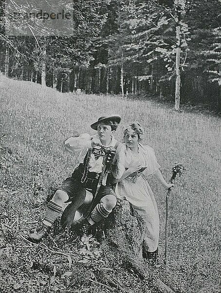 Junges Paar fühlt sich ertappt nach einem heimlichen Treffen auf der Alm  1899  Österreich  Historisch  digitale Reproduktion einer Originalvorlage aus dem 19. Jahrhundert  Europa