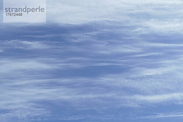 Schleierwolken  Blauer Himmel  Hintergrundbild  Deutschland  Europa