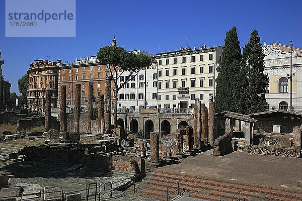 Largo di Torre Argentina  ein Platz im Stadtviertel Pigna in Rom auf dem antiken Campus Martius  Italien  Europa