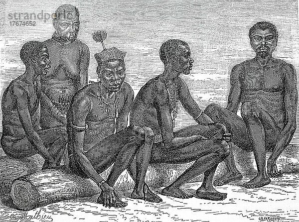 Männer des Stammes Mittous in Mittous-Madis  im Jahre 1860  Historisch  digital restaurierte Reproduktion einer Vorlage aus dem 19. Jahrhundert  genaues Datum unbekannt