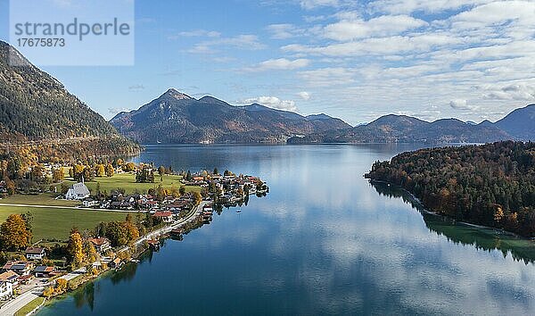 Luftaufnahme  Walchensee Berge im Herbst  Oberbayern  Bayern  Deutschland  Europa