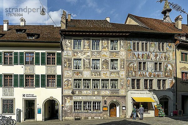 Hausfassaden am Rathausplatz mit alten historischen bemalten Häusern  Stein am Rhein  Schaffhausen  Schweiz  Europa
