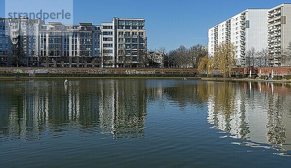 Neubauten rund um das Engelbecken am Michaelkirchplatz  Berlin-Mitte  Berlin  Deutschland  Europa