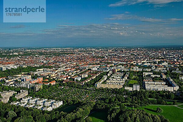 Luftaufnahme der Münchner Innenstadt vom Olympiaturm aus. München  Bayern  Deutschland  Europa