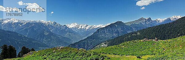 Panorama des Himalaya bei Manali  Kullu-Tal  Himachal Pradesh  Indien  Asien