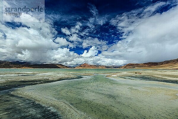 Tso Kar  schwankender Salzsee im Himalaya. Rapshu  Ladakh  Jammu und Kaschmir  Indien  Asien