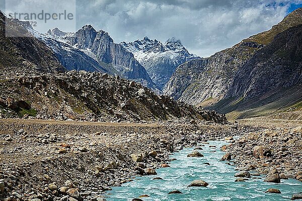Fluss Chandra im Lahaul-Tal im Himalaya  Himachal Pradesh  Indien Indien
