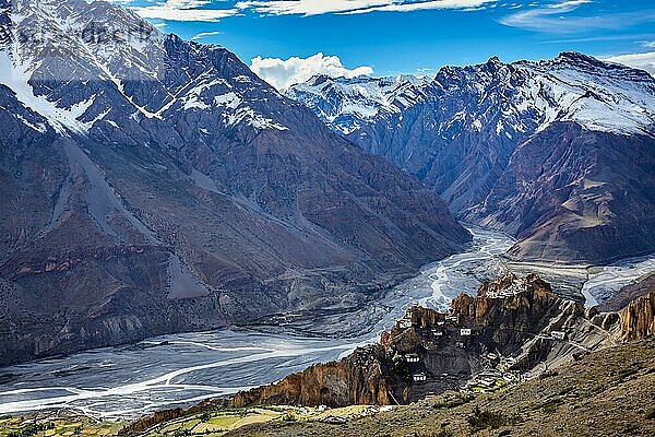 Das Dhankar-Kloster auf einer Klippe im Himalaya. Dhankar  Spiti-Tal  Himachal Pradesh  Indien  Asien