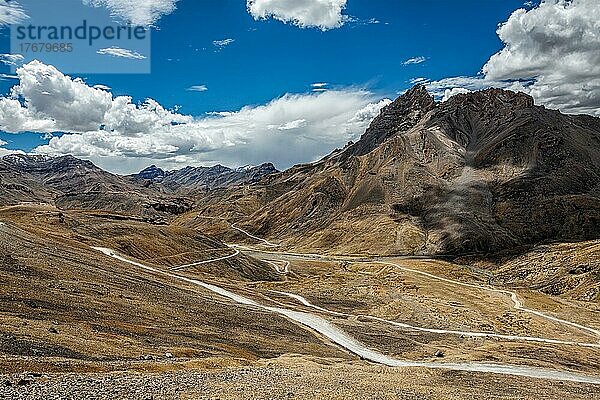 Berühmte Hochgebirgsstraße Manali-Leh nach Ladakh im indischen Himalaya. Ladakh  Jammu und Kaschmir  Indien  Asien
