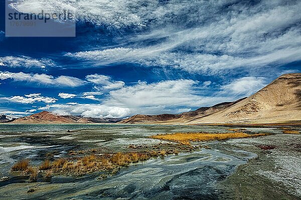 Tso Kar  schwankender Salzsee im Himalaya. Rapshu  Ladakh  Jammu und Kaschmir  Indien  Asien