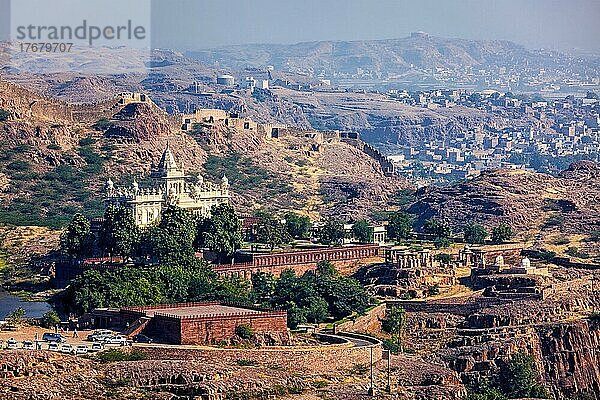 Luftaufnahme des touristischen Wahrzeichens von Jodhpur  Jaswanth Thada-Mausoleum  Jodhpur  Rajasthan  Indien  Asien