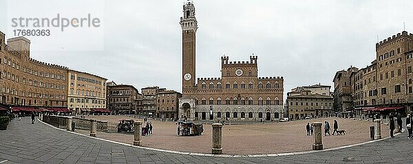 Stadtansicht  Piazza del Campo mit Torre del Mangia  Siena  Toskana  Italien  Europa