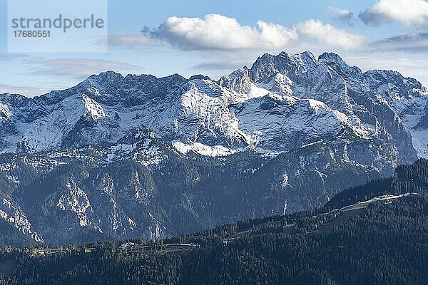 Dreitorspitze  Berge mit Schnee  Berglandschaft  Wettersteingebirge  Abendstimmung  Bayern  Deutschland  Europa