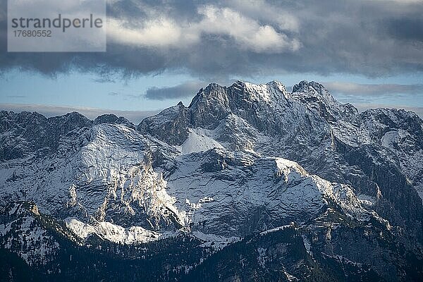 Dreitorspitze  Berge mit Schnee  Berglandschaft  Wettersteingebirge  Abendstimmung  Bayern  Deutschland  Europa