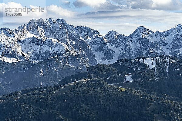 Dreitorspitze  Berge mit Schnee  Berglandschaft  Wettersteingebirge  Abendstimmung  Bayern  Deutschland  Europa