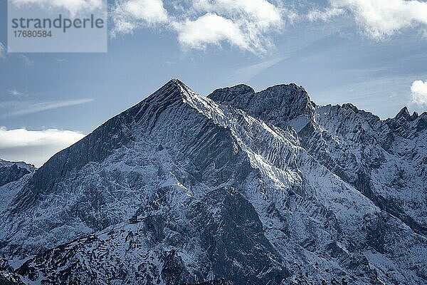 Alpspitze  Berge mit Schnee  Berglandschaft  Wettersteingebirge  Abendstimmung  Bayern  Deutschland  Europa