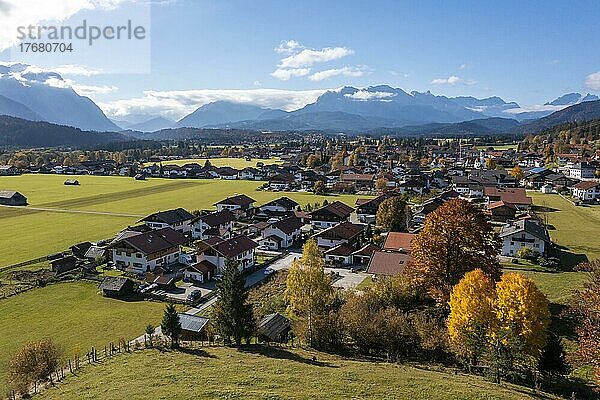 Alpenvorland  Ortsansicht von Krün im Herbst  Bayern  Deutschland  Europa