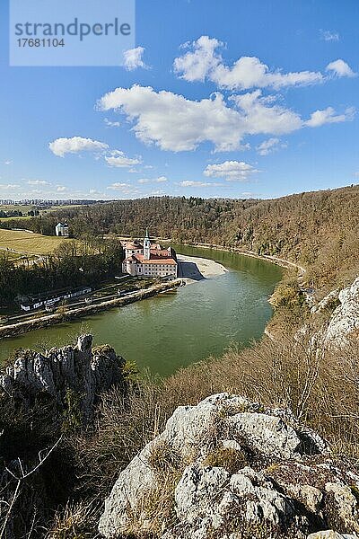 Donaudurchbruch bei Weltenburg und Kloster Weltenburg im Vorfrühling  Weltenburger Enge  Bayern  Deutschland  Europa