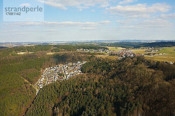 Blick vom Himmel auf die Landschaft bei Neumarkt  Oberpfalz  Bayern Deutschland