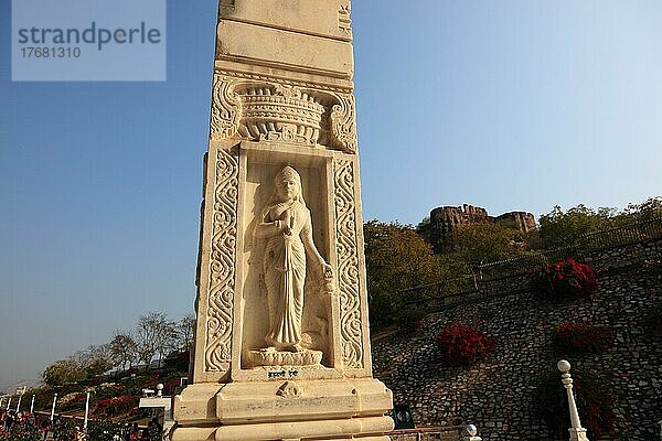 Rajasthan  Jaipur  Statü beim Birla Tempel oder Laxmi Narayan Tempel  Nordindien  Indien  Asien