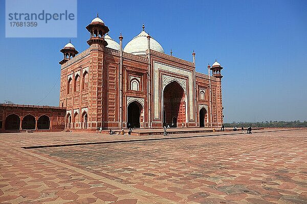 Bundesstaat Uttar Pradesh  Agra  die Moschee neben dem Grabmal Taj Mahal  Nordindien  Indien  Asien